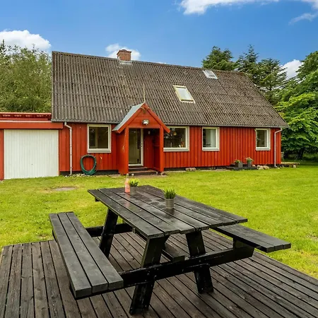 Spacious With Terrace, Wood-burning Stove And Large Plot Ferienhaus Fjerritslev