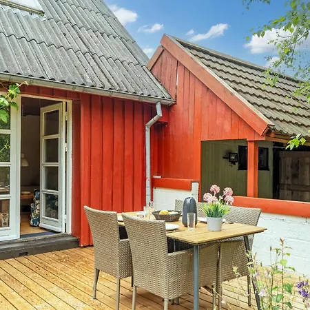Spacious With Terrace, Wood-burning Stove And Large Plot Ferienhaus *