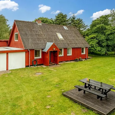 Ferienhaus Spacious With Terrace, Wood-burning Stove And Large Plot *