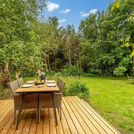 Spacious With Terrace, Wood-burning Stove And Large Plot Ferienhaus *